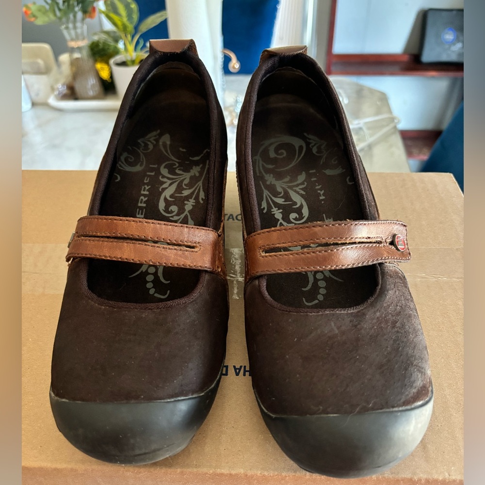 Merrell womens "espresso" leather/suede button accent mary janes Size 8.5